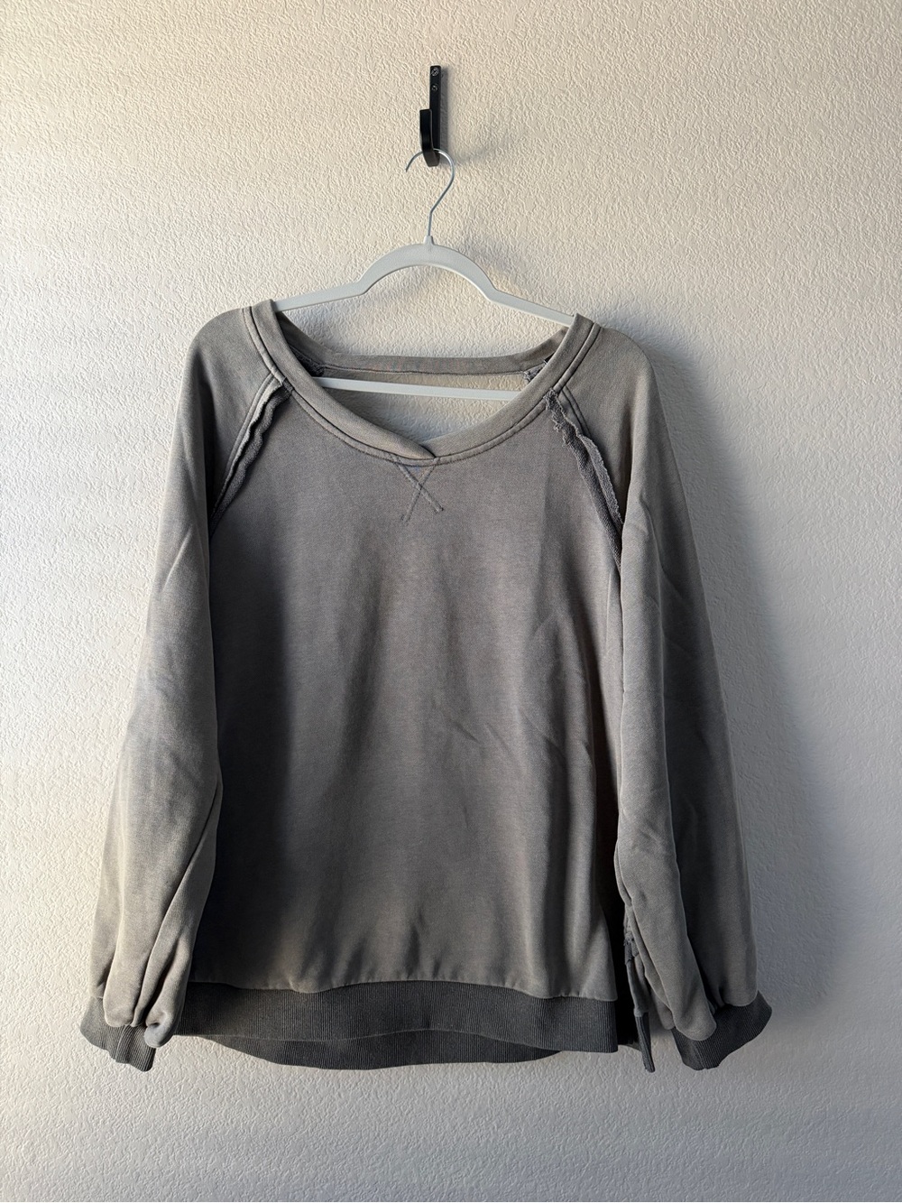 Vici Off-The-Shoulder Gray Pullover Sweater